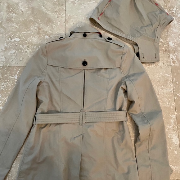 BURBERRY TRENCH COAT - Picture 11 of 12